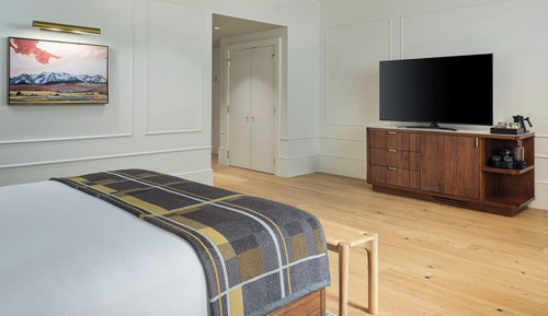 Junior Suite, 1 King Bed (Mobility Accessible, Tub)