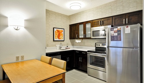 Suite, 2 Bedrooms (Mobility/Hearing Access, Roll-in Shwr)