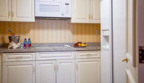 Executive Kitchen Suite 1 King