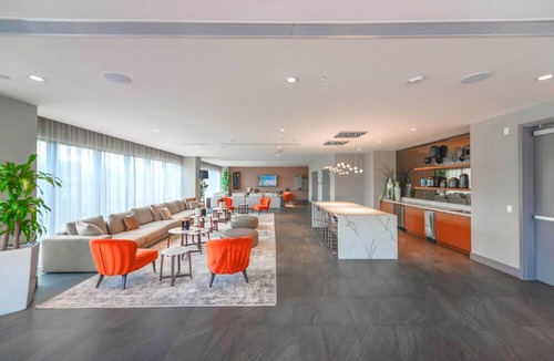 Doral Condo | Prime Doral Location | Pool & Gym