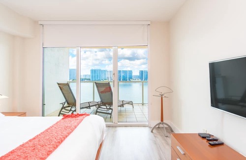 Sunny Isles Beach Condo | Quiet marine condo with breathtaking views of the bay | WIFI + Parking