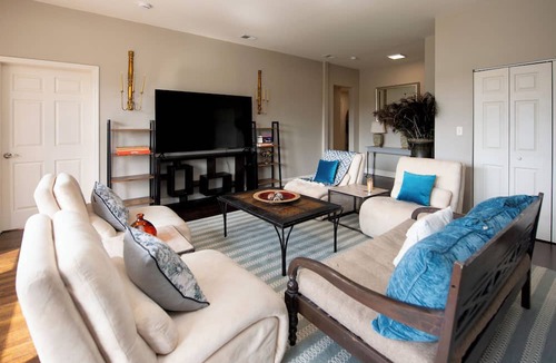Hyde Park Apartment | Hyde Park University of Chicago Penthouse 3 bedroom/2 bathroom + gym & office