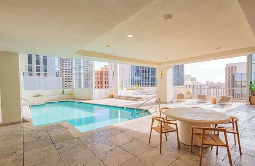 Downtown Phoenix Apartment | Game Day in PHX | Pool,Gym,Parking,Balcony,W/D