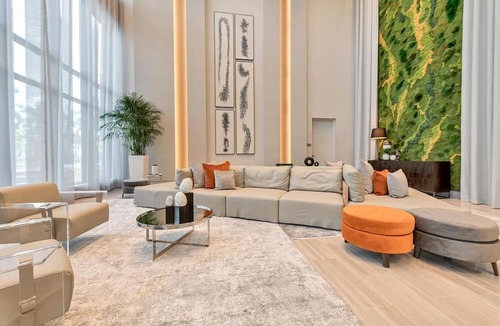Doral Condo | Stylish Studio | Pool View | Downtown Doral' Heart