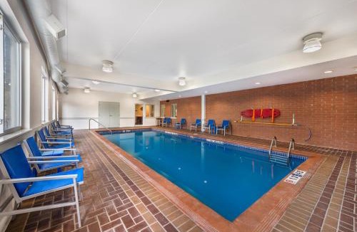 Gananoque Hotel | Best Western Plus 1000 Islands Hotel & Suites- Newly Renovated
