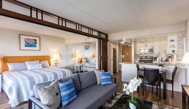 1519 · Ilikai Collection # 9. Beachfront Resort, upgraded