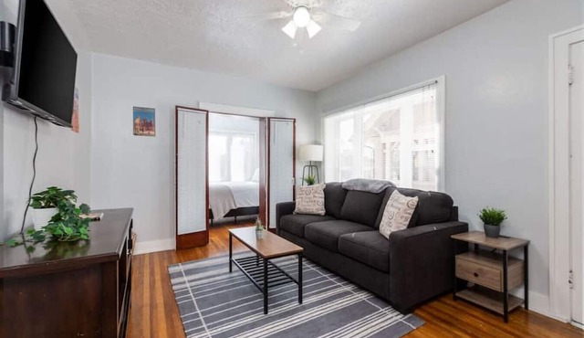 Historic Avenues Downtown Loft