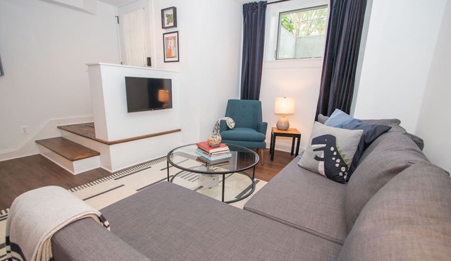 Stylish 1BR oasis with AC, laundry, next to park!