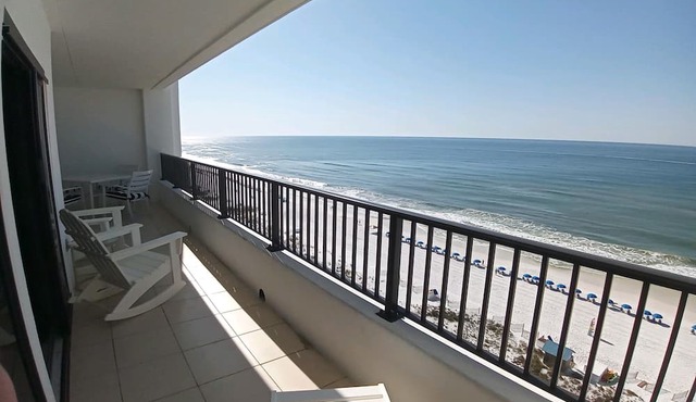 "Breakers East 1103" 3Bedroom/2 baths -Covered parking Beach setup included