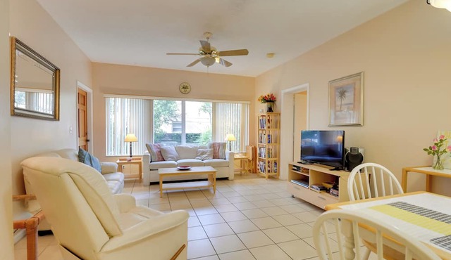 Ft Lauderdale Area Condo - Walk to Beach & Shops!