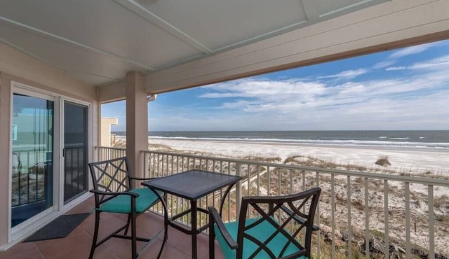 Fantastic Oceanfront Corner Condo with Panoramic Views and Private Pool