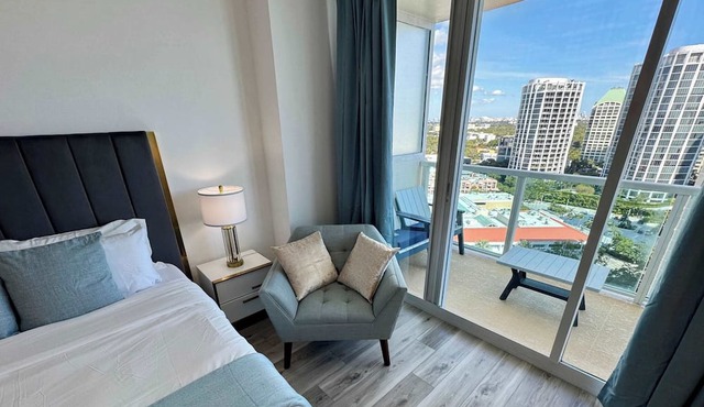 Balcony Ocean Views | Pool, Gym, Wi-Fi & Parking