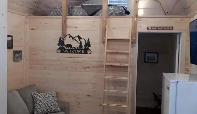 The Denali Cabin w/Queen Bed