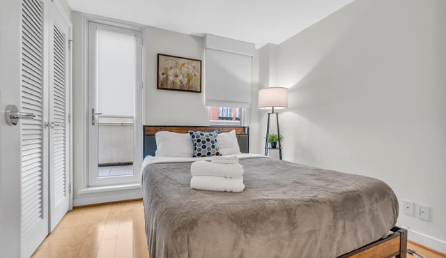 Furnished 2BR Apartment in Penn Quarter, DC by RedAwning