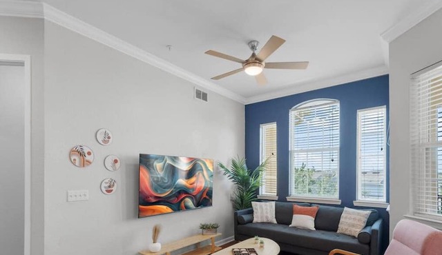 721TR 2BR Condo APT Heated Pool HotTub King Bed
