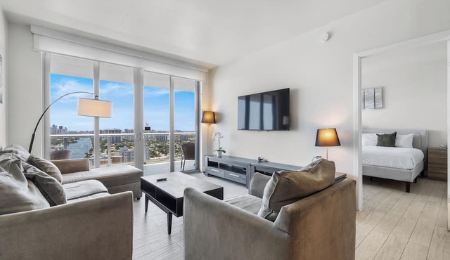 ★ Intracoastal Dream Stay/Stylish 2BR with Spectacular Views-25 min to FIFA!