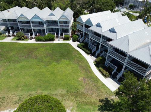 Blue Waters Stay - 2BR 2-5BA Coastal Villa