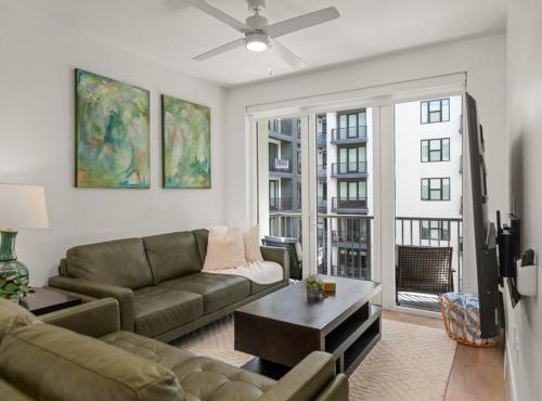 Downtown Luxury 2BD 2BA Pool Spa Pking Bowling