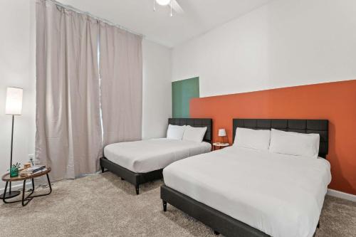 Riviere 3BR Apartment Stylish King Family Pets Friendly Pool & Gym Near Epic Universe